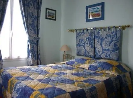 Le Canada Hotell 2*